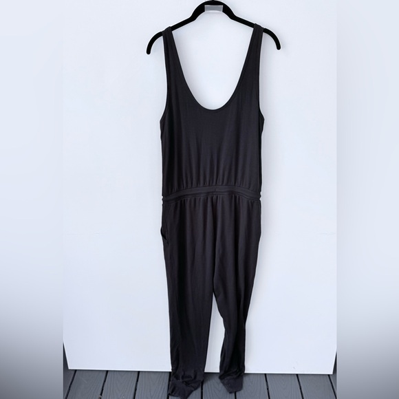 Athleta Unbound Jumpsuit Cinched Waist Cargo Pockets Black Stretch size medium - Picture 6 of 6